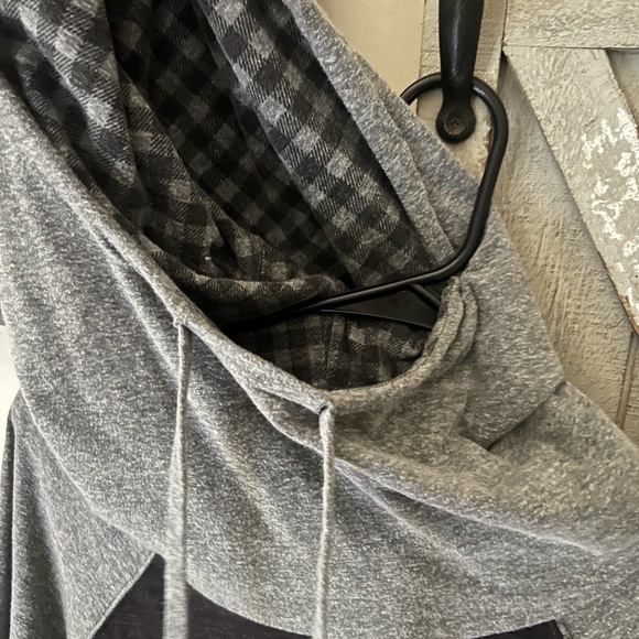 Size L ducks hooded shirt - Picture 2 of 3